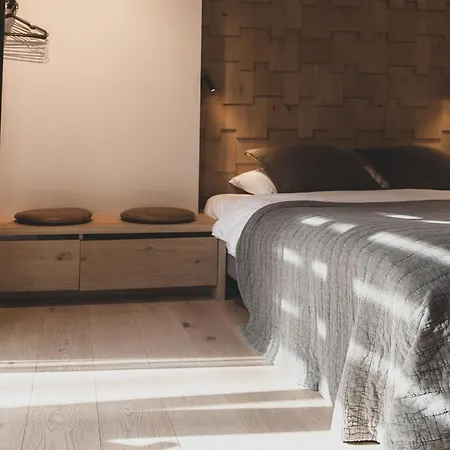 Hotel Wood 3*